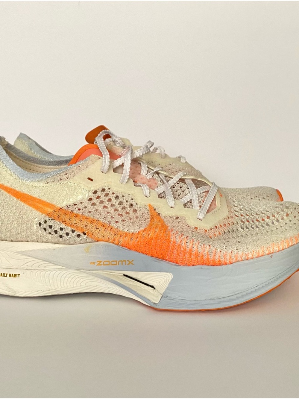 Nike (WMNS) Nike ZoomX Vaporfly Next% 3 'White Orange' Sz 9 - Picture 2 of 12